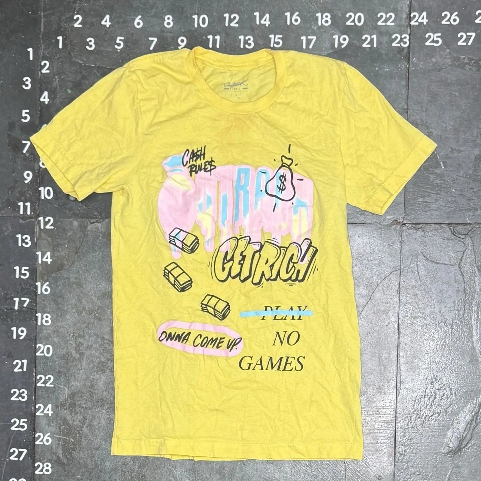 Outrank Graphic T-Shirt Yellow Cash Rules - O.M.T.HRIFT