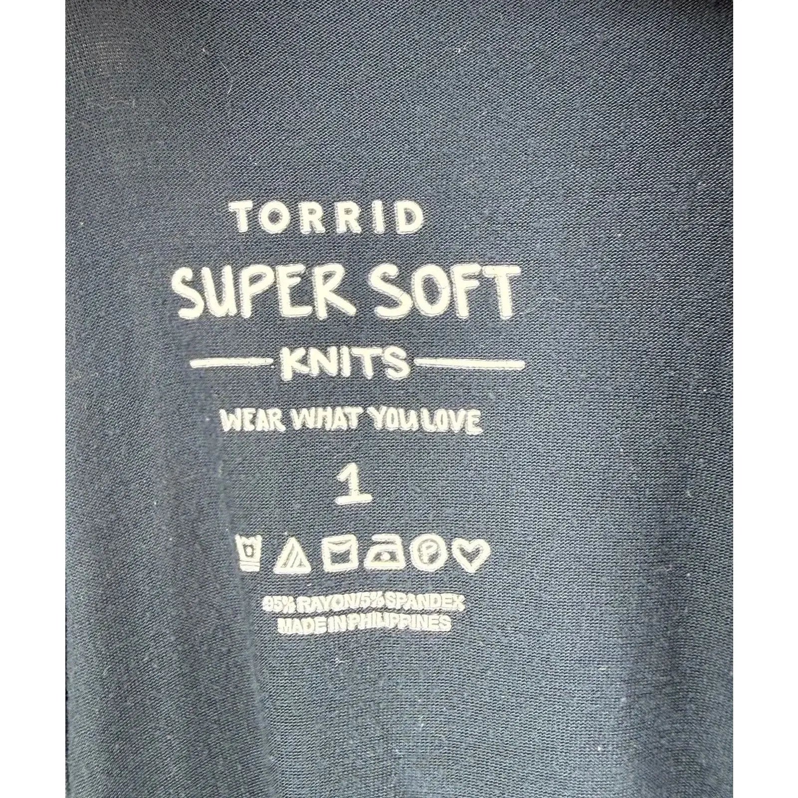 Torrid Super Soft Knit T-Shirt Black V-Back Strappy Detail Size 1 Torrid