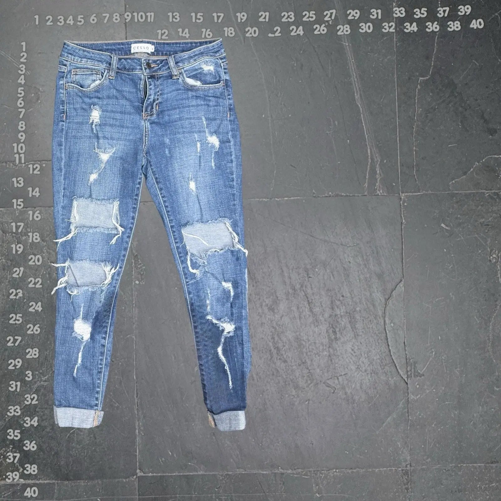 Cello Women's Size 3 Distressed Rip and Repair Mid Rise Skinny Jeans Cello