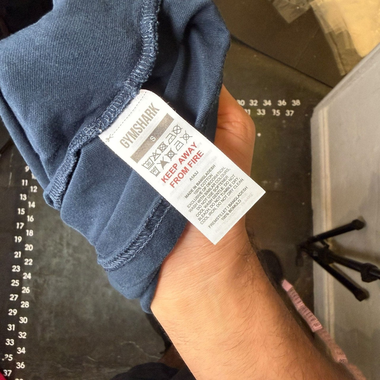 Gymshark Crest Short Sleeve T-Shirt in Navy
