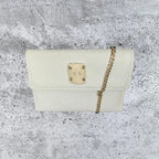 Ashley Pittman White Pebbled Leather Crossbody Bag with Horn Plaque and Gold Tas Ashley Pittman