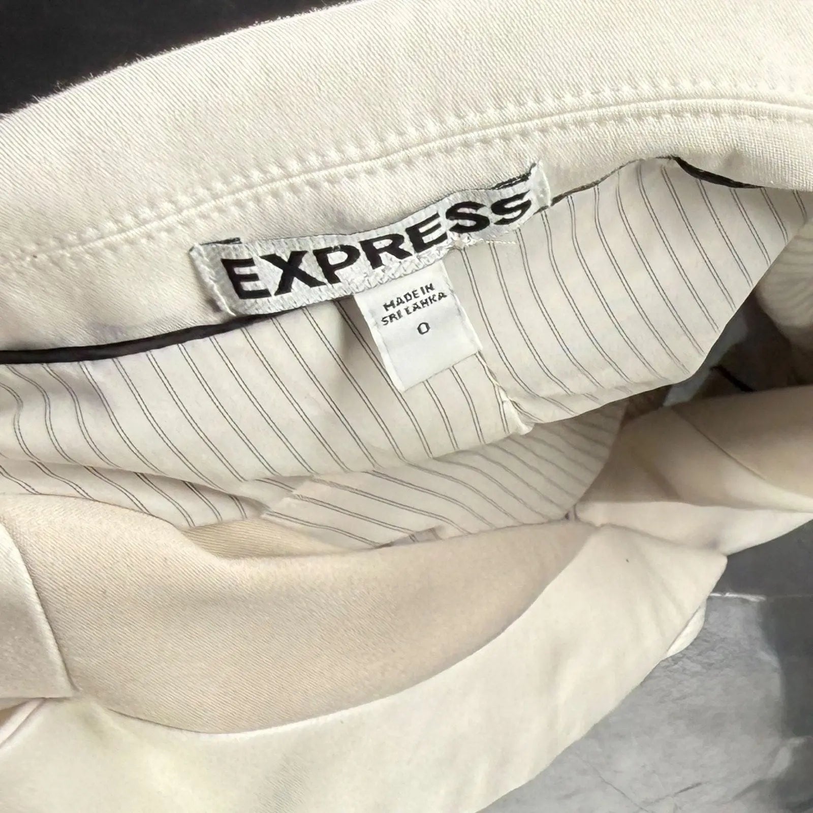 Express White Single Button Blazer with Contrast Lapel Size 0 Express